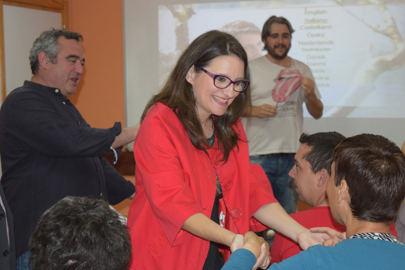 Mónica Oltra en el Centro de Día El Puente de Aspe
