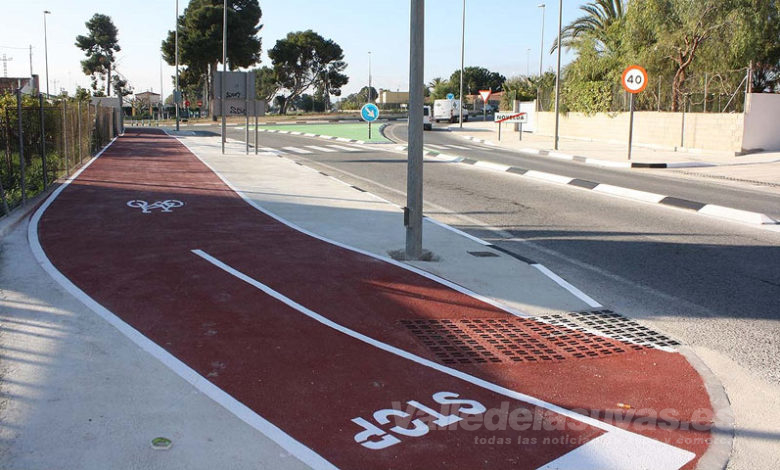 Carril bici a la entrada por Aspe