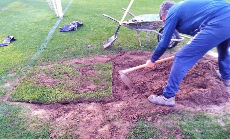 Resiembra campo fútbol