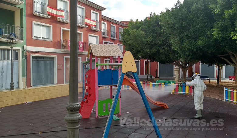 tobogán columpio parque