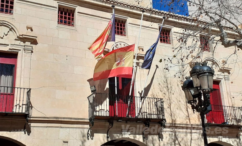 Banderas a media asta por la tragedia del Villa de Pitanxo