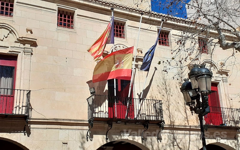 Banderas a media asta por la tragedia del Villa de Pitanxo