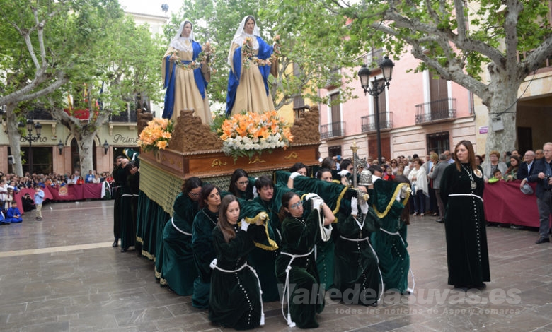 Imagen de la Semana Santa de Aspe portada en andas