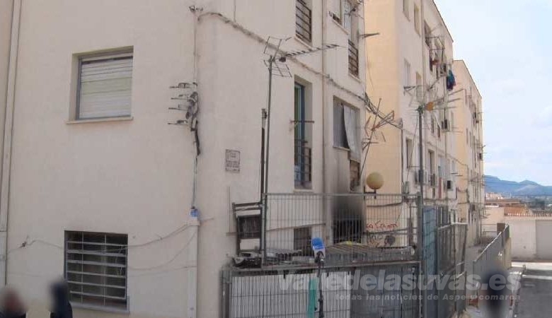 Bloque de viviendas afectado por el fuego